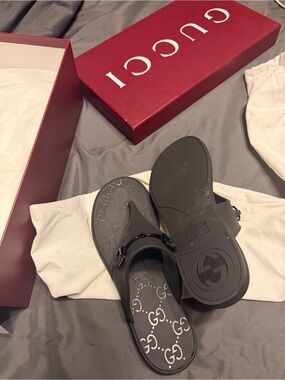 Gucci black slides size 39